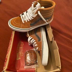 Size 7 in Men and 9 in Women